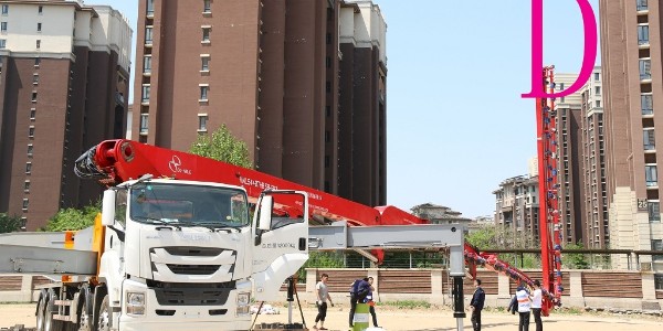 小型混凝土泵車支腿操作說(shuō)明