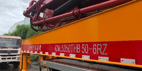 液壓缸由哪些部分組成？