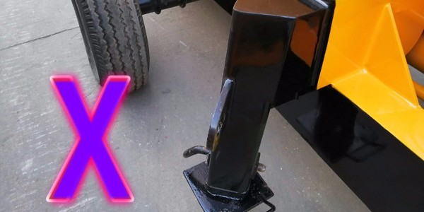 在對混凝土泵的水箱及供水系統(tǒng)進行清洗后，需要在活塞上裝上膠套